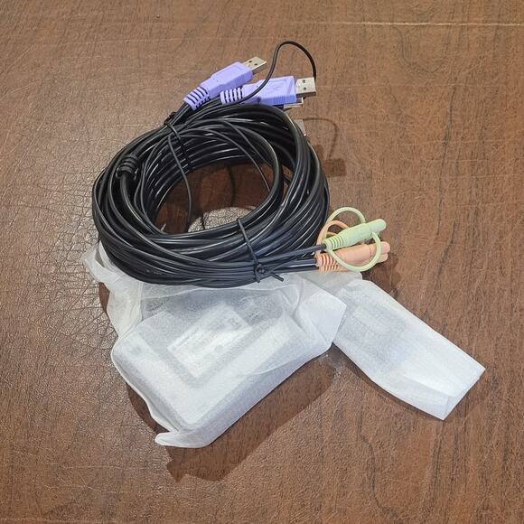 IOGEAR GCS62HDPKIT 2-Port HDMI and DisplayPort Cable KVM Kit with Audio Open box - Picture 8 of 11